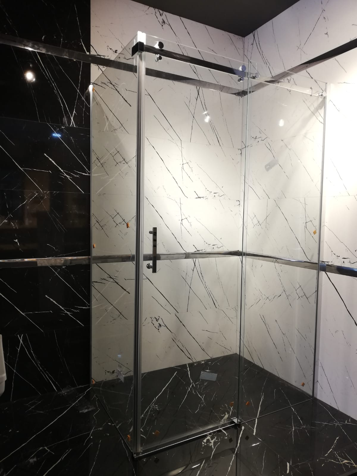 Smeraldo Serisi Yan Panelli Şeffaf Duşakabin