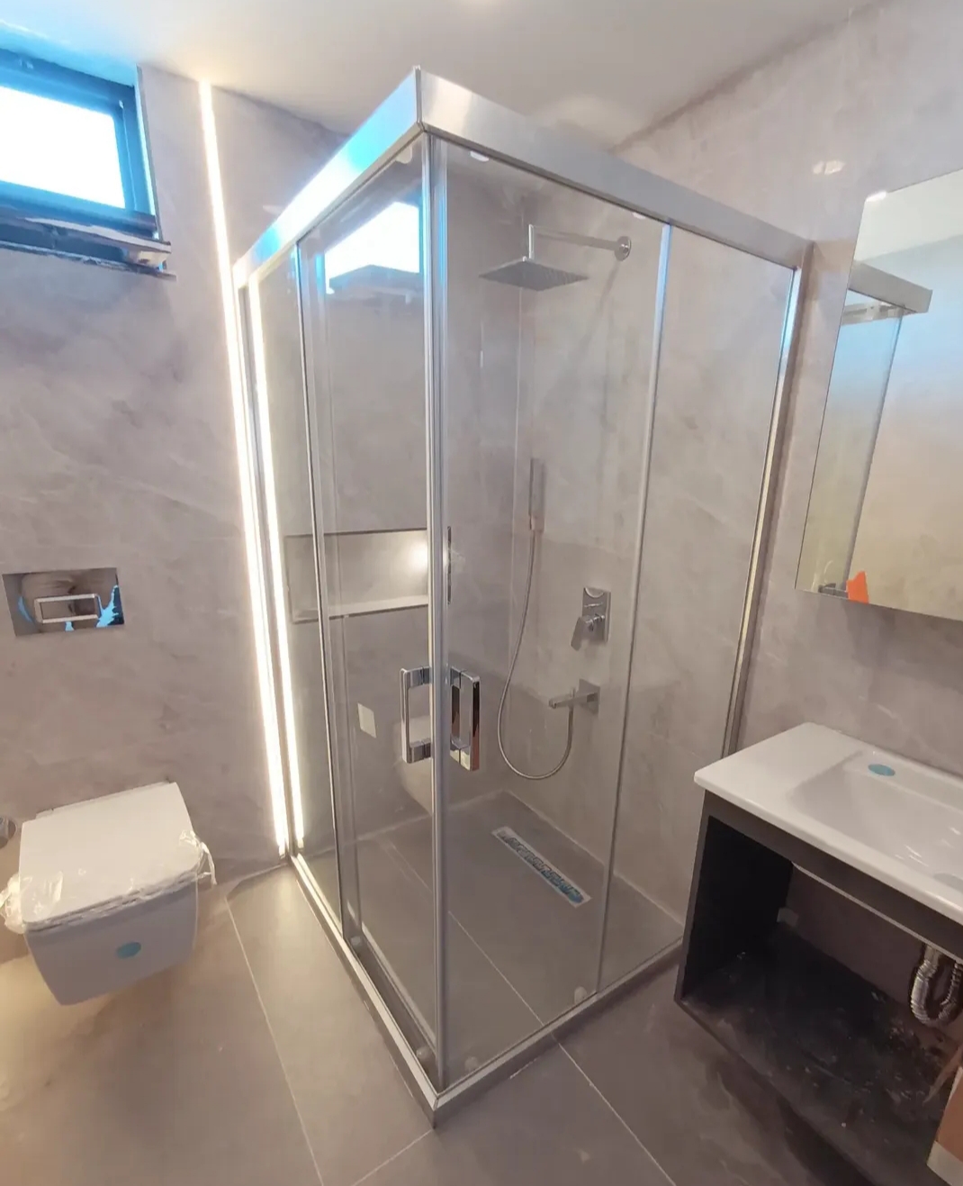 Livorno Serisi Köşe Duşakabin