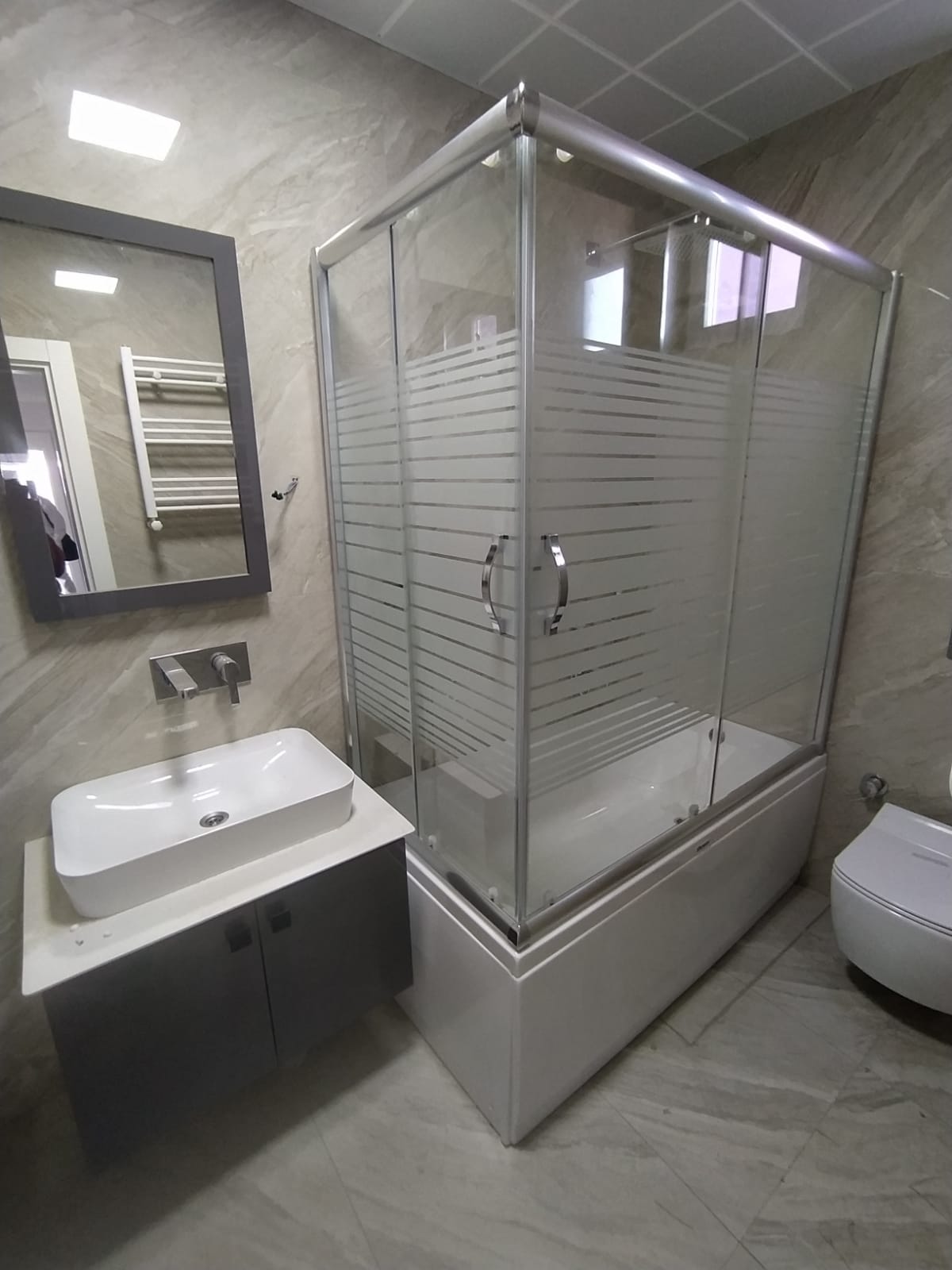 Matrix Serisi Desenli Küvet Üstü Dusakabin